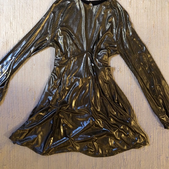 SOLD Metallic party dress with open back - Picture 4 of 4